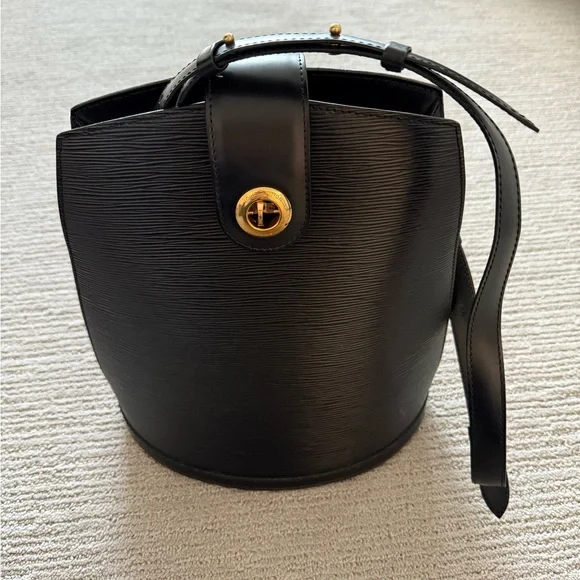 NWOT *Authentic* Louis Vuitton Black Vintage Cluny Epi Leather Shoulder Bag - Picture 5 of 9